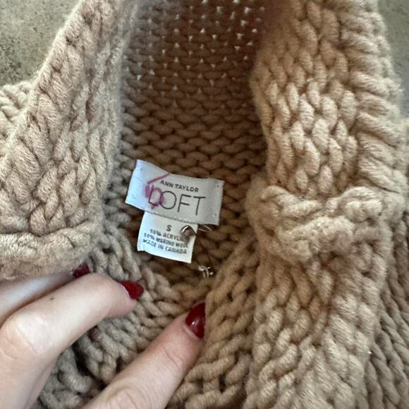 Ann Taylor Loft Women's Small Sweater Vest Tan Wool Chunky Knit Turtleneck - Picture 3 of 3